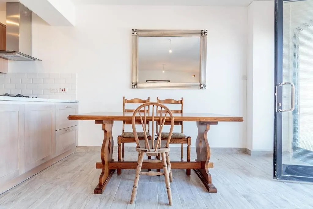 Seafront, 2 Bed Apartment In Quiet Central Area Pembroke 0*,