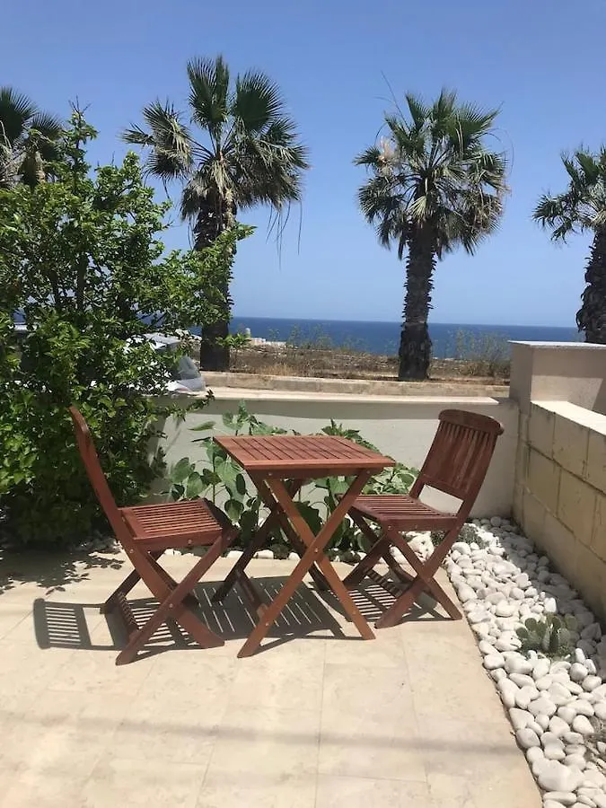 Seafront, 2 Bed Apartment In Quiet Central Area Pembroke 0*,  Malta
